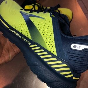 Brooks Adrenaline GTS 22 (Mens Size 11.5)